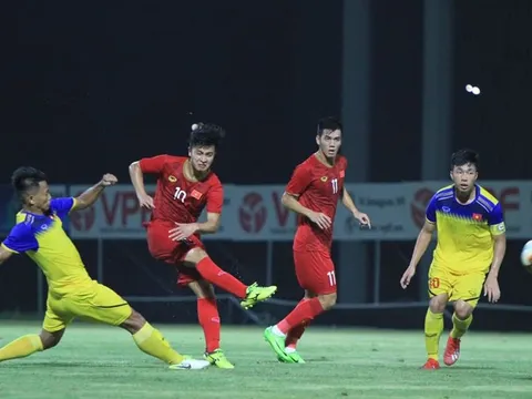U23 Việt Nam vất vả vượt qua U18 Việt Nam