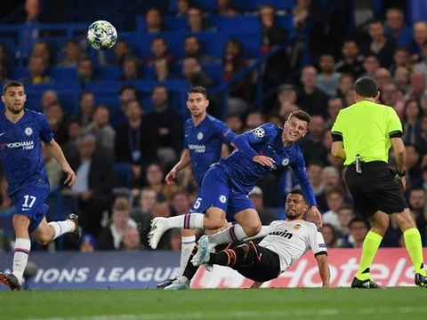 Va chạm kinh hoàng, 'trò cưng' Lampard rời sân chỉ sau 15 phút