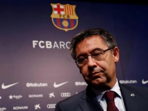 Mất 2 "siêu bom tấn" 300 triệu, Barca cũng lâm nguy trước Real!