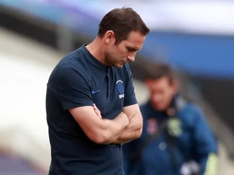 Ban lãnh đạo Chelsea 'vờn' Lampard quá tàn nhẫn trước khi sa thải