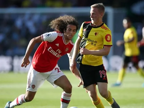 "Cầu thủ Arsenal đó bị bao vây, chuyền bóng như bị mù vậy"