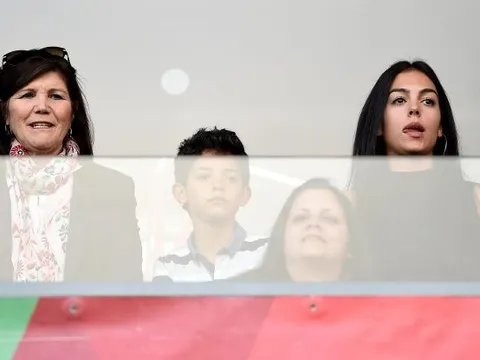 Mẹ Ronaldo nói gì sau khi hủy theo dõi Georgina trên Instagram?
