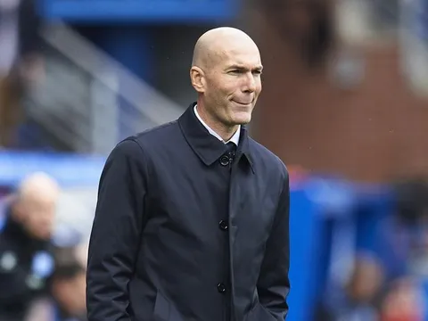 Mệnh lệnh từ sếp lớn, Zidane run rẩy cầm Real đấu El Clasico