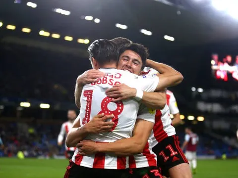 Mèo đen 'trở lại', lội ngược dòng ngoạn mục trước đại diện Premier League