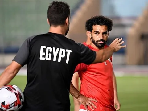 "Messi Ai Cập" xỏ giày luyện tập, các "Pharaoh" sẵn sàng chinh phục CAN Cup