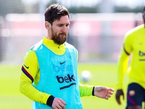 Messi căng thẳng khi rơi vào thế bám đuổi