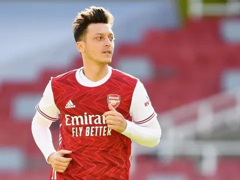 Mesut Ozil ca ngợi “số 10” mới, người tạo ra khác biệt cho Arsenal