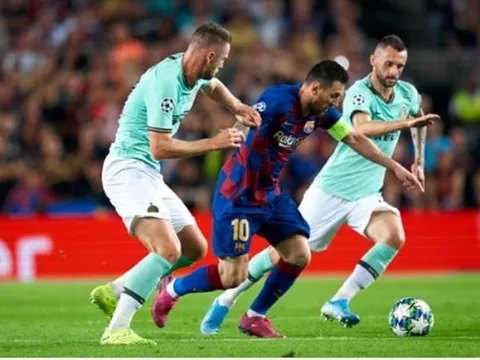 Miêu tả Messi bằng hai từ, Fabregas được fan Barca đáp trả ra sao?