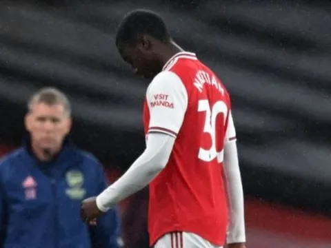 Mikel Arteta: "Đáng ra Vardy nên bị đuổi khỏi sân"