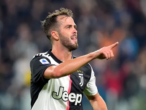 Từ chối Chelsea, Pjanic "tỏ tình" với một CLB