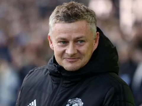 Mơ "phù thủy" 90 triệu vạn người mê, Man Utd nhận câu trả lời bất ngờ