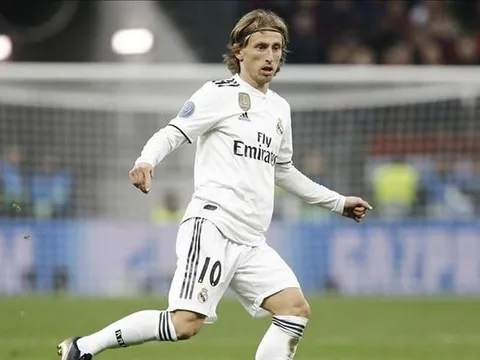 Modric gây sốc với tương lai sắp tới ở Real