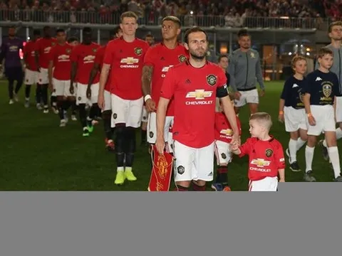 'Mọi người đều ngước nhìn Messi, nhưng tôi nghĩ tới Mata'