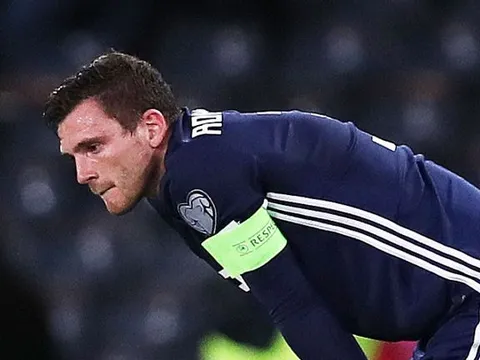 "Một lần nữa, Robertson lại mờ nhạt"