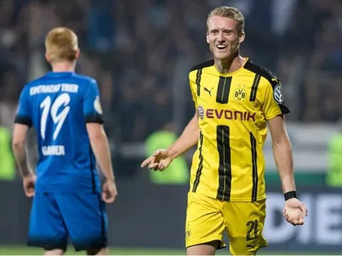 Một nhà vô địch World Cup trên đường rời Dortmund, điểm đến Đông Âu