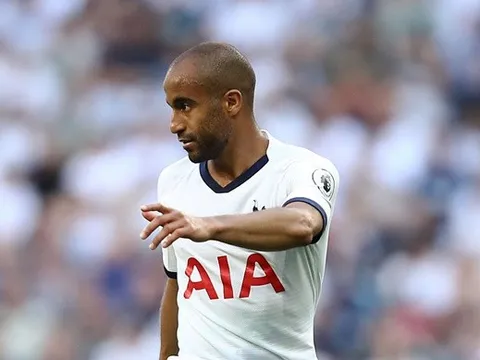 CĐV Barca: 'Ở đâu lại có chuyện Barcelona không đủ tiền mua người?'