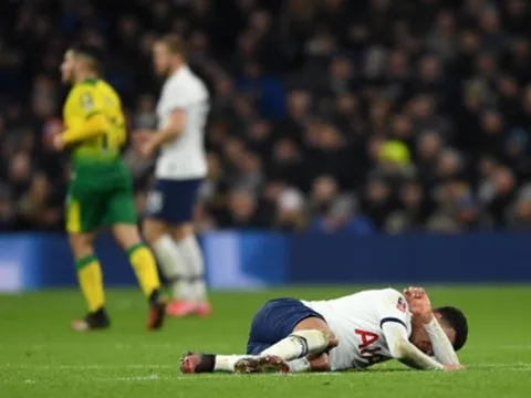 Mourinho: "2 cầu thủ Tottenham bảo tôi thay ra khỏi sân ngay lập tức"