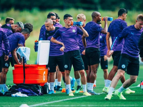 Mourinho đã đúng! Choáng với dàn "tinh binh" của Man City trên sân tập