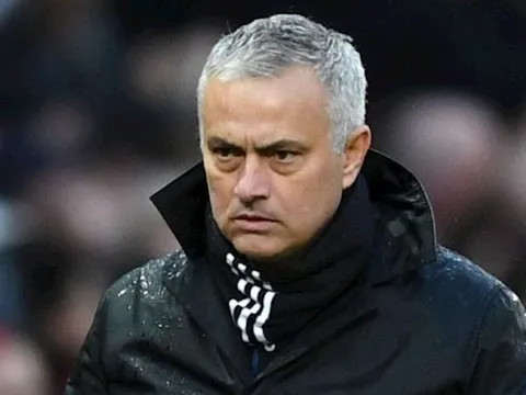 Mourinho dọn khỏi nhà, ra ngoài ở trong mùa dịch