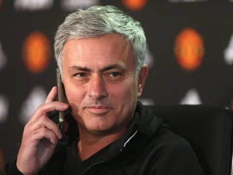 "Mourinho gọi cho tôi nói: 'Man Utd sẽ chi 75 + 15 triệu bảng mua cậu'"