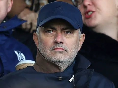 CHOÁNG! Mourinho quá đặc biệt, có hành động bất ngờ giữa tâm dịch