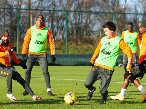 Tân binh rạng rỡ trên sân tập, tinh thần của Man Utd lên rất cao