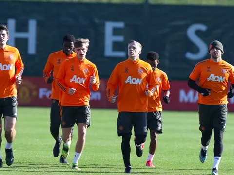 M.U hăng say tập luyện, lộ thái độ của De Gea & Henderson