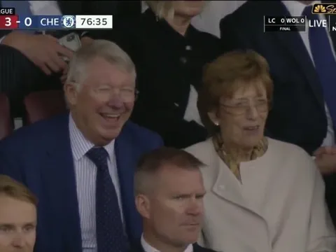 M.U hủy diệt Chelsea, Sir Alex phản ứng ra sao trên khán đài?
