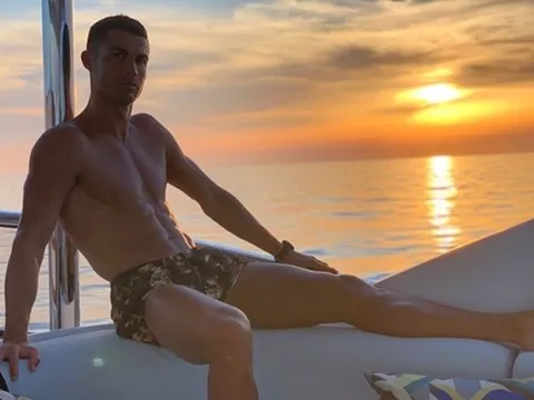 Mùa hè đến, Ronaldo, Ibrahimovic và dàn sao Serie A rủ nhau đi biển