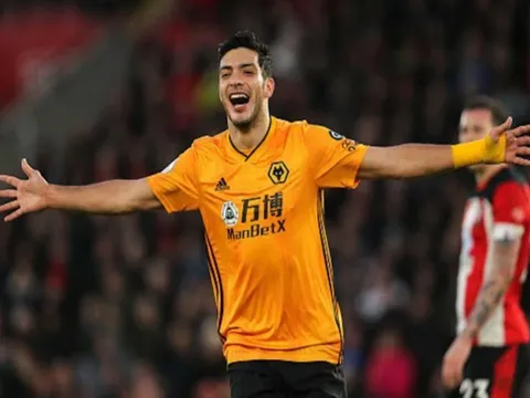 "Mục tiêu của Man United và Juventus có giá 100 triệu bảng"