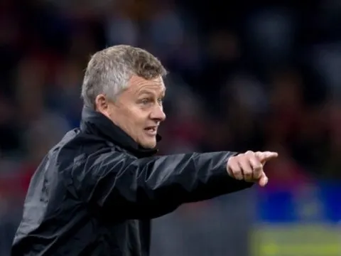 Mục tiêu "siêu tiền vệ" bị xua đuổi, M.U chốt liền tay đi chờ chi!