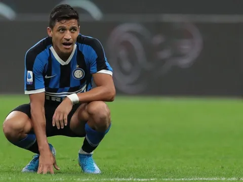 Muốn tống khứ Alexis Sanchez, M.U tích cực ủng hộ Barca