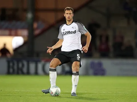 Mượn Wenger, cựu sao Arsenal ngầm 'tố' Emery phũ phàng