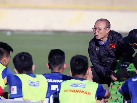 V-League đổi lịch, thầy Park đã đủ vũ khí để săn "Hổ Malay"?