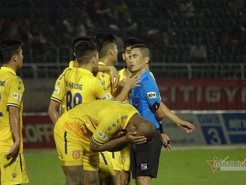Nam Định dọa bỏ giải, V-League coi chừng... đói
