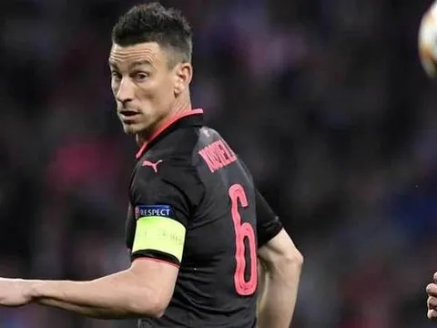 Nacho Monreal kêu gọi CĐV Arsenal dành sự tôn trọng cho Laurent Koscielny