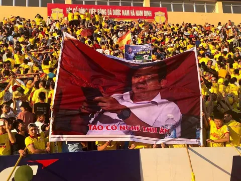 Nam Định nhận án phạt từ VFF vì hành động "không đẹp" của CĐV tại Thiên Trường