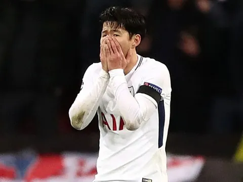 CHOÁNG! 'Nạn nhân của Son Heung-min' tái xuất quá dũng mãnh, húc Aubameyang văng cả mét