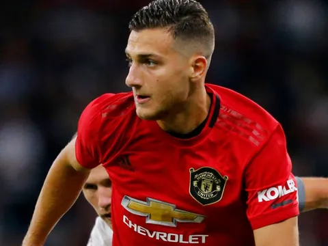 "Nạn nhân" của Wan-Bissaka bất ngờ rời Manchester tới Trung Quốc