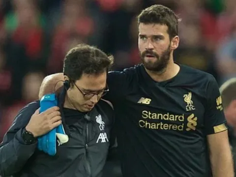Nặng hơn dự kiến, Alisson phải nghỉ không chỉ 1 trận