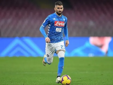 Napoli tiễn mục tiêu của Tottenham sang Valencia