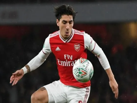 "Nếu nhận được một lời đề nghị phù hợp, Arsenal nên cân nhắc bán cậu ấy"