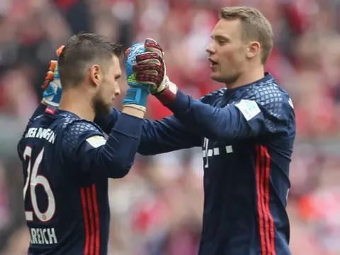 Neuer tiếp tục được người nhà ủng hộ trong cuộc chiến khung gỗ với Ter Stegen