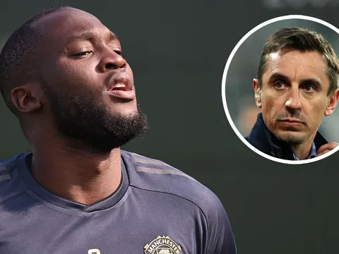 Neville: "Anh ta cũng tới 100kg và thiếu chuyên nghiệp"