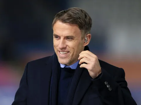 Neville bị chê không đủ giỏi, có việc làm là nhờ Beckham