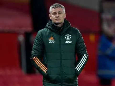 Neville hiến kế chuyển nhượng cho Solskjaer