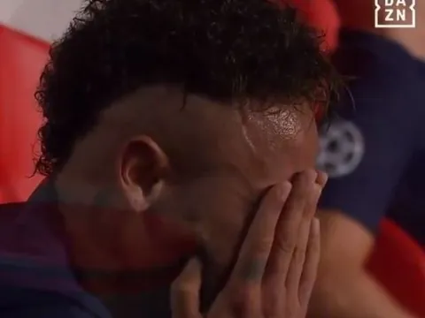 Neymar ôm mặt khóc nấc sau thất bại