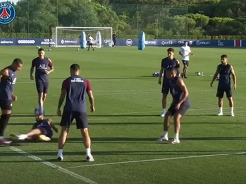 Neymar tức tối vào bóng nguy hiểm với Mbappe
