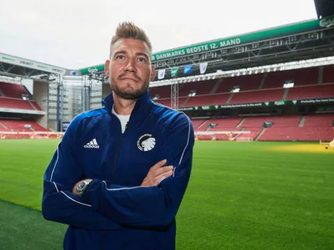 Ngày đầu tập luyện, 'Lord' Bendtner đã muốn làm HLV
