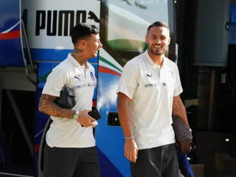 Ngày đầu tập trung, dàn sao Italia đã phải 'đi học'